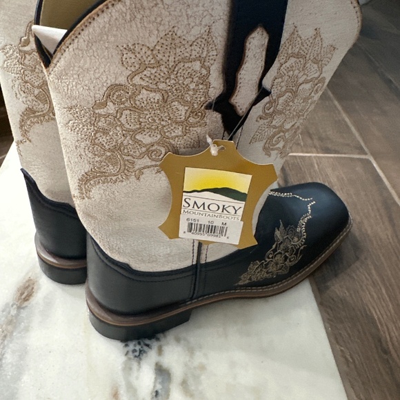 Smokey Mountain Cowgirl boots. - Picture 1 of 4